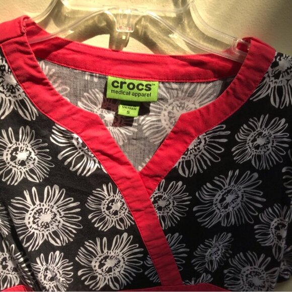 Crocs Medical Apparel Scrubs Floral Cotton Pockets Graphic Top Shirt Tunic Red S - Picture 5 of 16